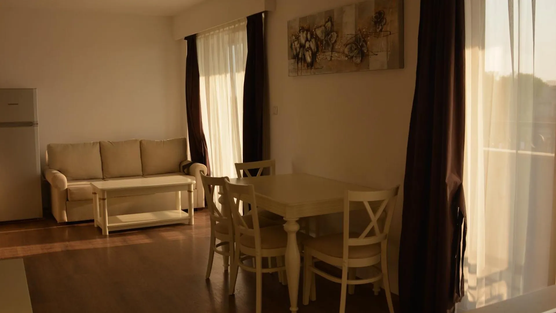 **** Apart-hotel Golden Rainbow Beach Hotel Sunny Beach Bulgária