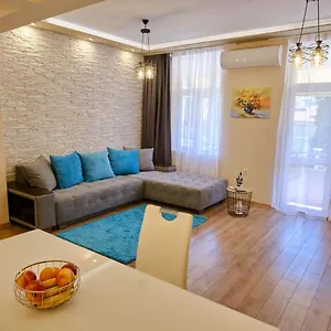 https://luxury-nevena-apartment-bogoridi-super-centre.burgashotels.net